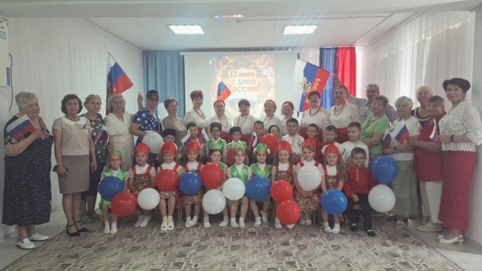 День России отметили в учреждениях соцобслуживания Крыма День России отметили в учреждениях соцобслуживания Крыма