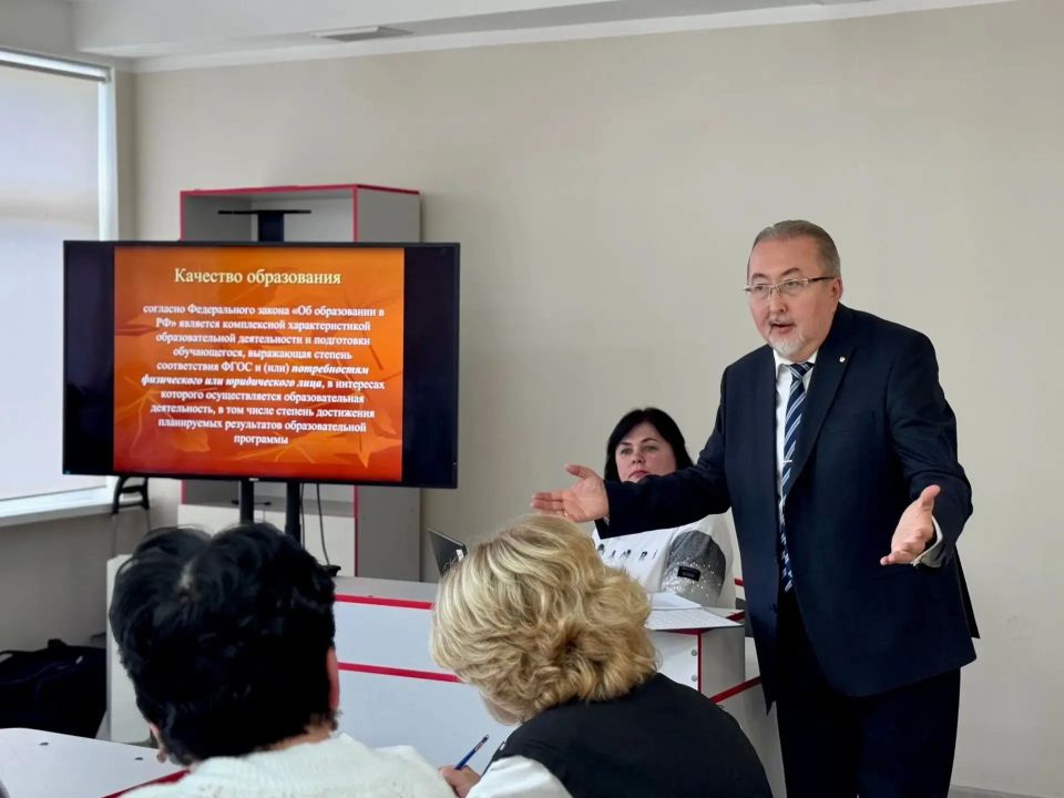 Гордимся: директор ялтинской школы – в числе лучших в России Гордимся: директор ялтинской школы – в числе лучших в России