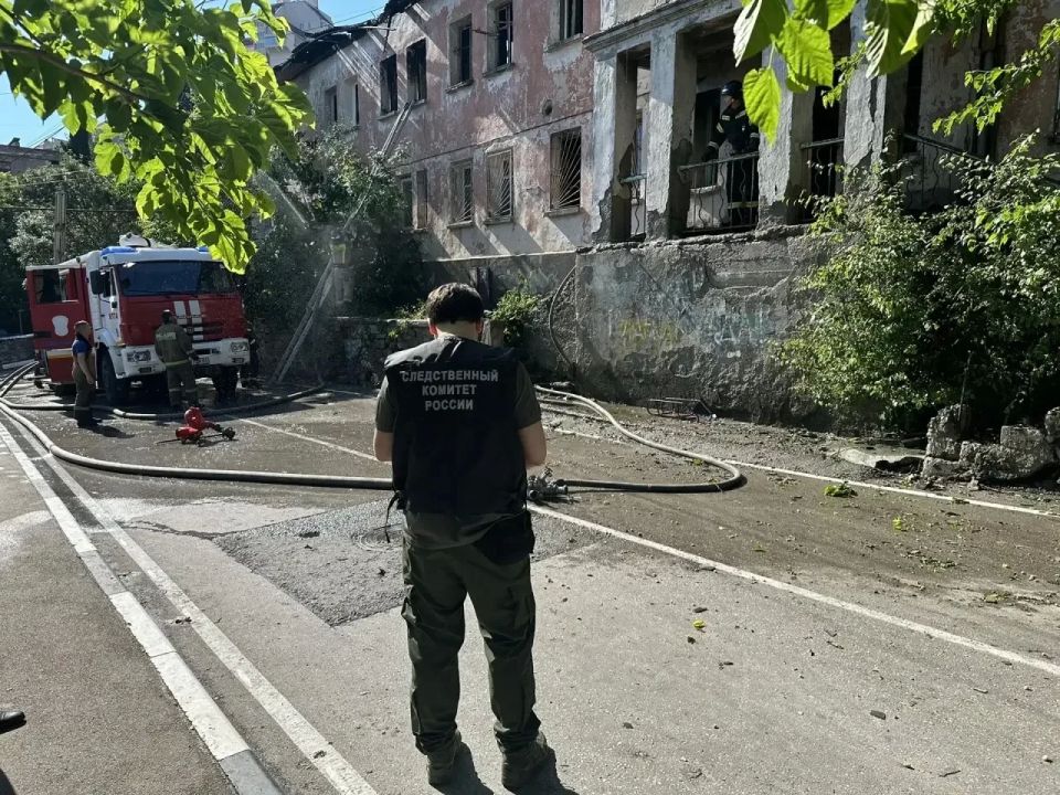 Три тела найдены на месте пожара в многоквартирном доме в Ялте