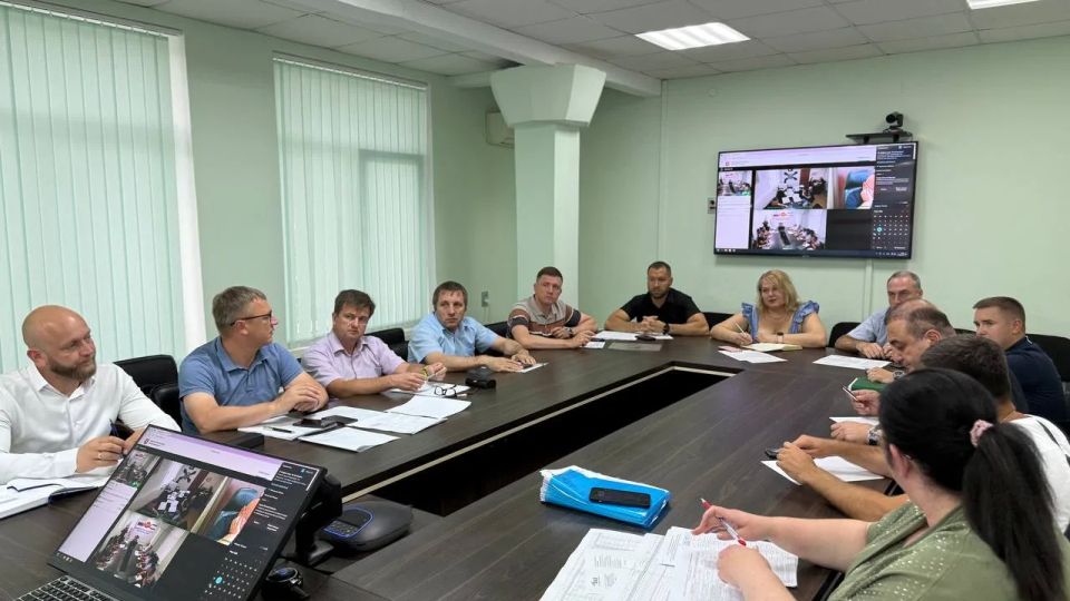 Провел совещание с ГКУ РК «Служба автомобильных дорог Республики Крым» и подрядными организациями Провел совещание с ГКУ РК «Служба автомобильных дорог Республики Крым» и подрядными организациями