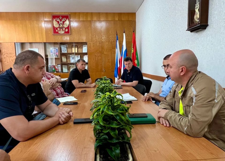В администрации города Армянска состоялось рабочее совещание с руководителями Армянского участка РЭС, технической службы завода «Титановые Инвестиции» и филиала ГУП РК «Вода Крыма»