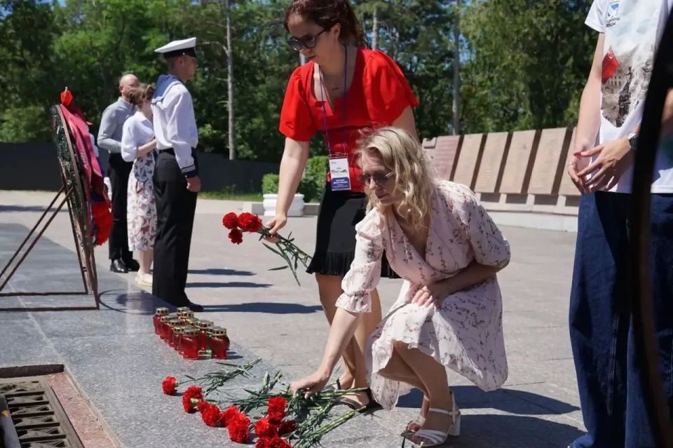 На «Сапун-горе» состоялась церемония взятия частицы Вечного огня в рамках всероссийской акции «Путь Победы» На «Сапун-горе» состоялась церемония взятия частицы Вечного огня в рамках всероссийской акции «Путь Победы»