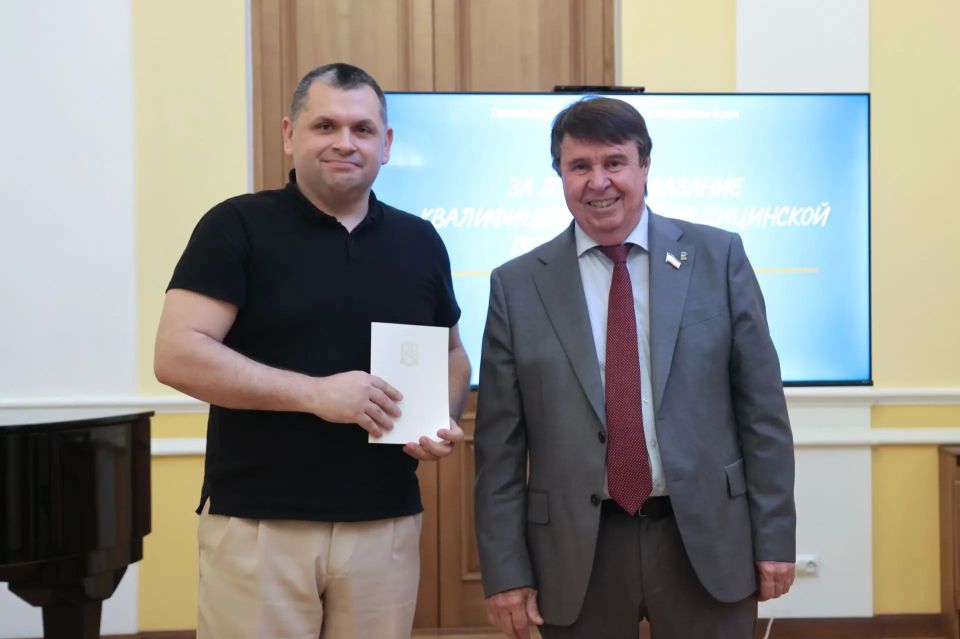 В Симферополе состоялась торжественная церемония награждения крымских медиков государственными наградами В Симферополе состоялась торжественная церемония награждения крымских медиков государственными наградами