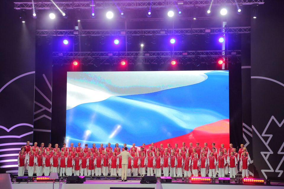 Больше 4 тыс. детей и взрослых из разных регионов России и 13 зарубежных стран отметили 101-летие «Артека» на арене образовательного центра Больше 4 тыс. детей и взрослых из разных регионов России и 13 зарубежных стран отметили 101-летие «Артека» на арене образовательного центра