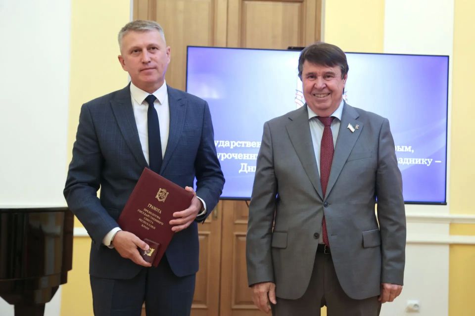 В Симферополе состоялась торжественная церемония награждения крымских медиков государственными наградами В Симферополе состоялась торжественная церемония награждения крымских медиков государственными наградами