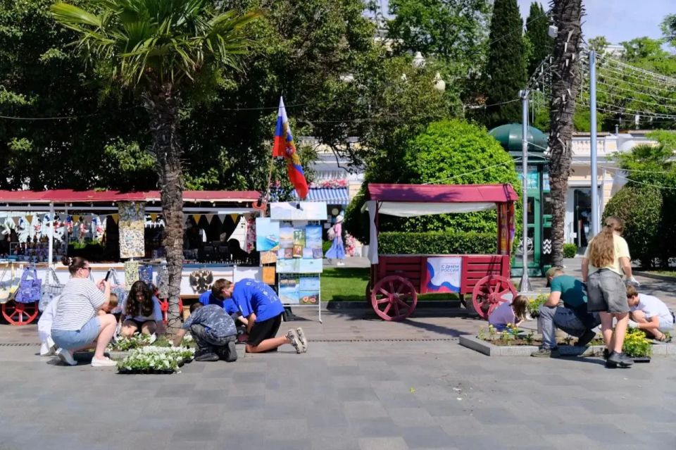 В Ялте завершается весенне-летний сезон озеленения В Ялте завершается весенне-летний сезон озеленения