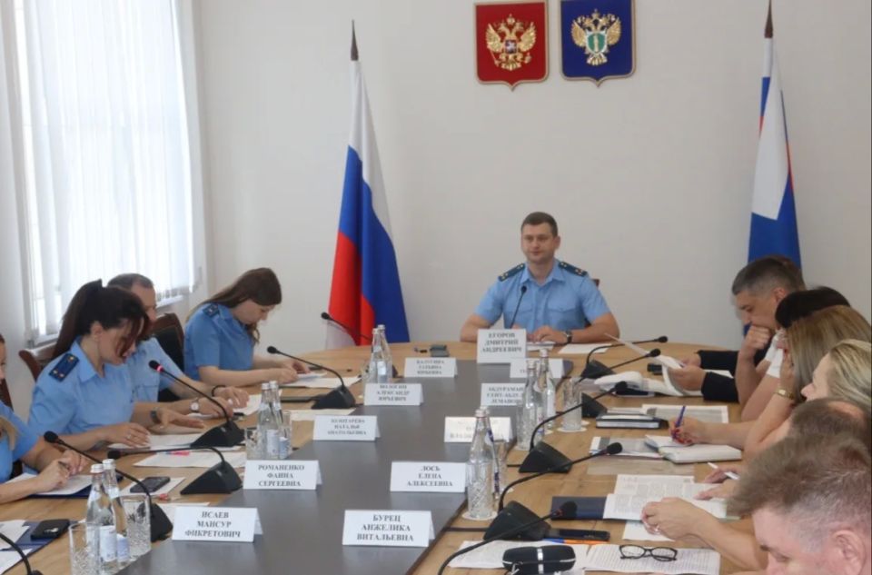 В прокуратуре республики состоялось очередное заседание межведомственной рабочей группы по вопросам защиты трудовых прав граждан под председательством первого заместителя прокурора республики Дмитрия Егорова