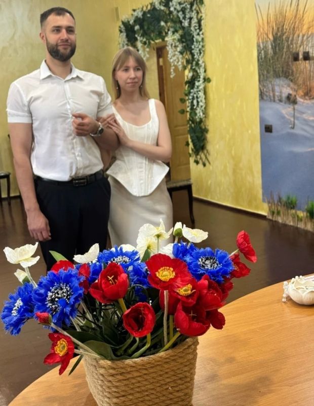 В отделах ЗАГС Крыма прошли праздничные мероприятия - регистрации рождения и заключения браков под общим названием «Крепкая семья – крепкая держава» В отделах ЗАГС Крыма прошли праздничные мероприятия - регистрации рождения и заключения браков под общим названием «Крепкая семья – крепкая держава»