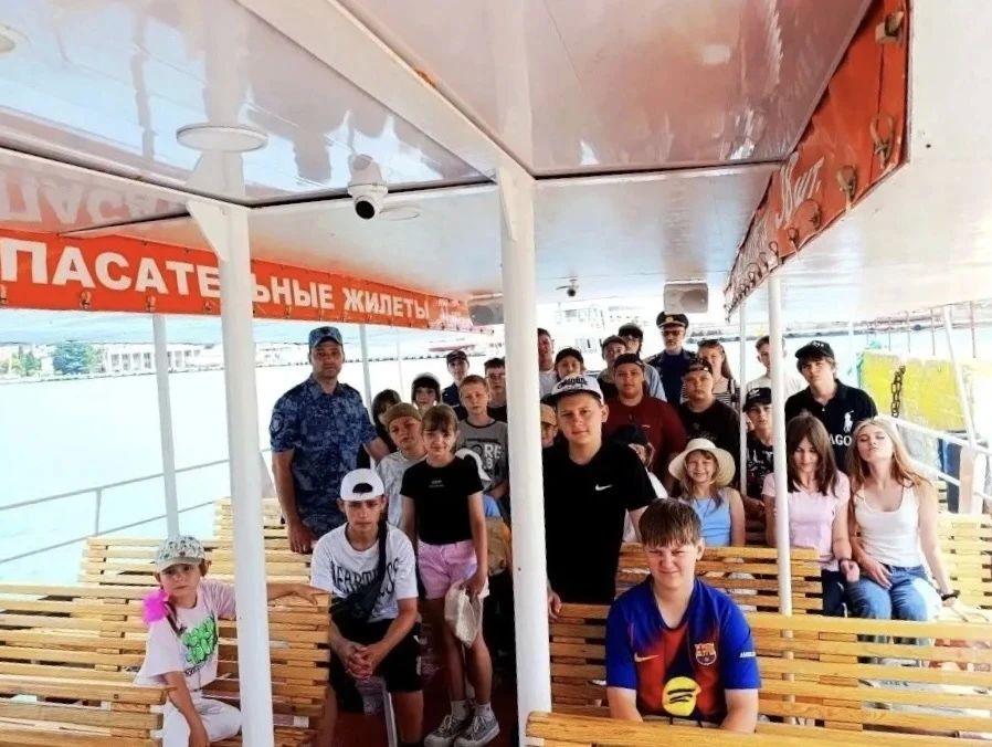 В Ялте транспортные полицейские обеспечили безопасность детей во время морских прогулок В Ялте транспортные полицейские обеспечили безопасность детей во время морских прогулок