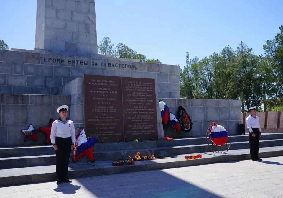 На «Сапун-горе» состоялась церемония взятия частицы Вечного огня в рамках всероссийской акции «Путь Победы» На «Сапун-горе» состоялась церемония взятия частицы Вечного огня в рамках всероссийской акции «Путь Победы»