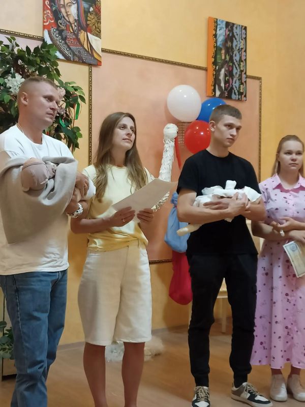 В отделах ЗАГС Крыма прошли праздничные мероприятия - регистрации рождения и заключения браков под общим названием «Крепкая семья – крепкая держава» В отделах ЗАГС Крыма прошли праздничные мероприятия - регистрации рождения и заключения браков под общим названием «Крепкая семья – крепкая держава»