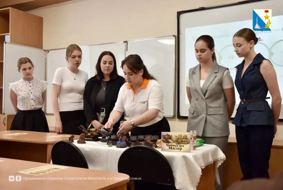 Двое севастопольских советников директоров по воспитанию победили в конкурсе профессионального мастерства Двое севастопольских советников директоров по воспитанию победили в конкурсе профессионального мастерства