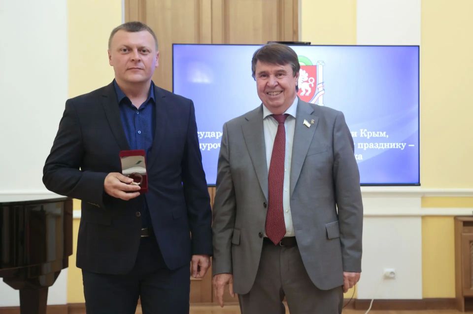 В Симферополе состоялась торжественная церемония награждения крымских медиков государственными наградами В Симферополе состоялась торжественная церемония награждения крымских медиков государственными наградами