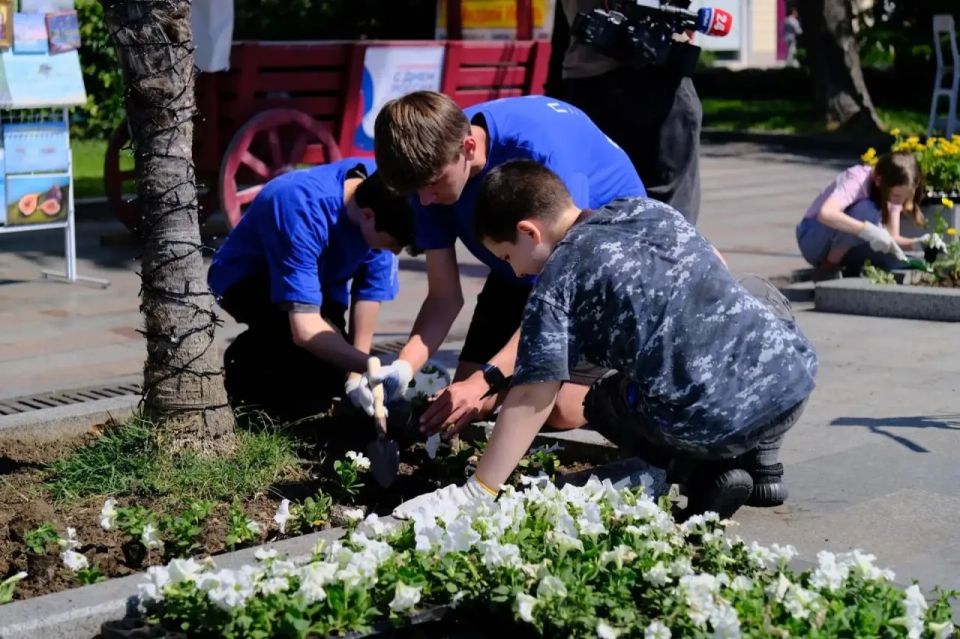 В Ялте завершается весенне-летний сезон озеленения В Ялте завершается весенне-летний сезон озеленения