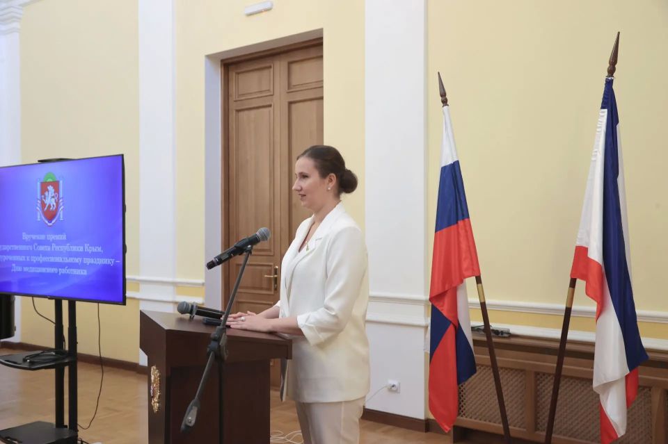 В Симферополе состоялась торжественная церемония награждения крымских медиков государственными наградами