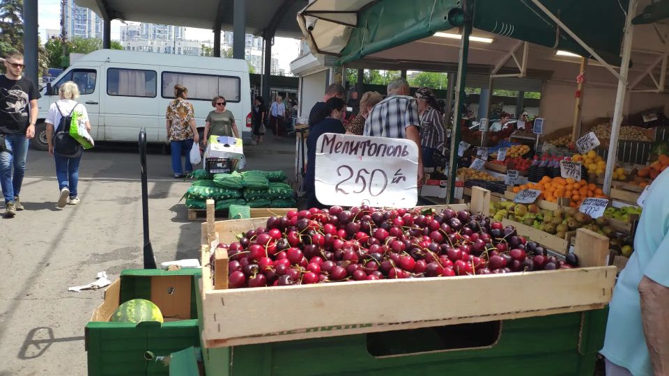 Привозные и местные ягоды - по одной цене: сколько стоят фрукты в Крыму в начале сезона Привозные и местные ягоды - по одной цене: сколько стоят фрукты в Крыму в начале сезона