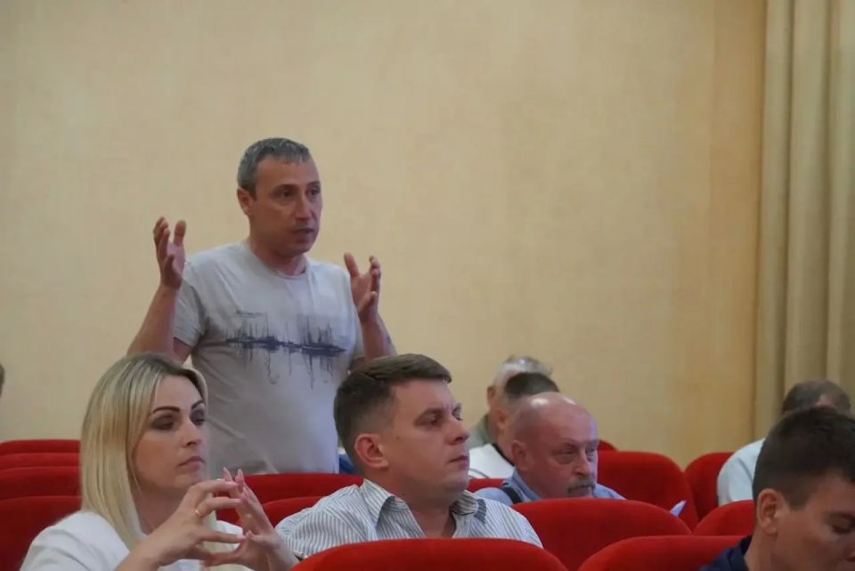 Иван Кошель: Чтобы вопросы керчан решались оперативнее и эффективнее, возобновляю практику проведения «Депутатского часа» Иван Кошель: Чтобы вопросы керчан решались оперативнее и эффективнее, возобновляю практику проведения «Депутатского часа»