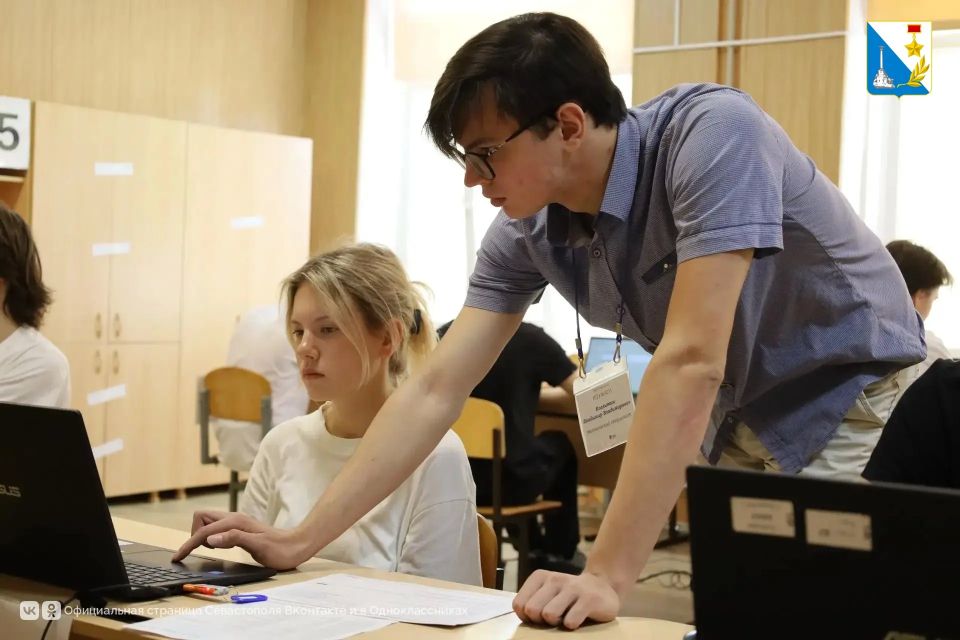 Более 460 выпускников Севастополя сдают ЕГЭ по информатике и иностранным языкам Более 460 выпускников Севастополя сдают ЕГЭ по информатике и иностранным языкам
