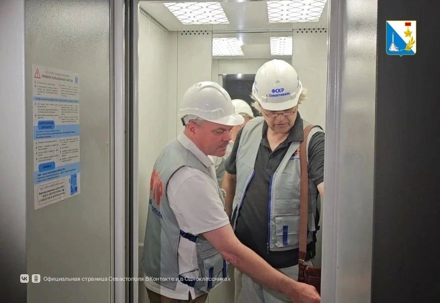 В домах на улице Громова заменили лифты — с голосовым оповещением и широкими дверями В домах на улице Громова заменили лифты — с голосовым оповещением и широкими дверями