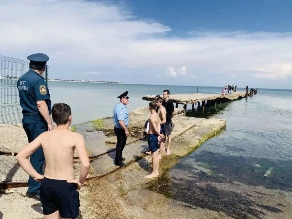 В Евпатории транспортные полицейские провели профилактический рейд на травмоопасных участках береговой линии В Евпатории транспортные полицейские провели профилактический рейд на травмоопасных участках береговой линии