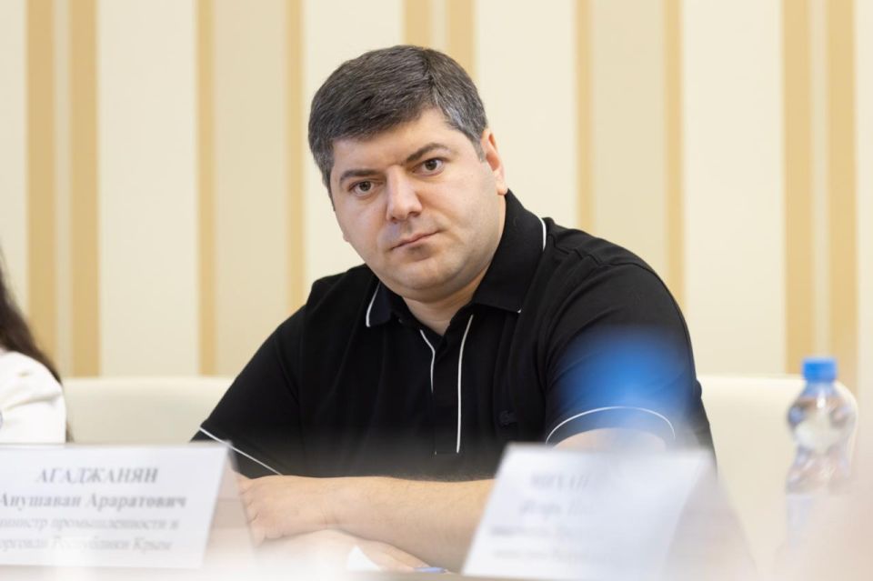 Сергей Аксёнов: В ходе рабочей встречи с руководителями крупных предприятий и компаний Крыма обсудили проблемные вопросы, определили конкретные действия по дальнейшему развитию экономики и поддержке предпринимательства в... Сергей Аксёнов: В ходе рабочей встречи с руководителями крупных предприятий и компаний Крыма обсудили проблемные вопросы, определили конкретные действия по дальнейшему развитию экономики и поддержке предпринимательства в...