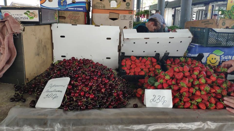 Привозные и местные ягоды - по одной цене: сколько стоят фрукты в Крыму в начале сезона Привозные и местные ягоды - по одной цене: сколько стоят фрукты в Крыму в начале сезона