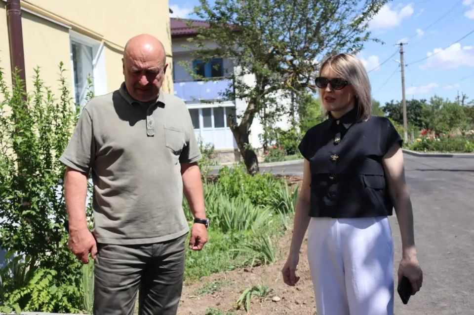 Глава администрации Джанкойского района Инна Федоренко совместно с заместителем Председателя Совета министров Республики Крым Михаилом Назаровым посетила ряд объектов на территории района Глава администрации Джанкойского района Инна Федоренко совместно с заместителем Председателя Совета министров Республики Крым Михаилом Назаровым посетила ряд объектов на территории района