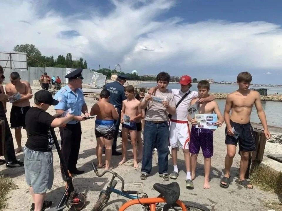В Евпатории транспортные полицейские провели профилактический рейд на травмоопасных участках береговой линии В Евпатории транспортные полицейские провели профилактический рейд на травмоопасных участках береговой линии