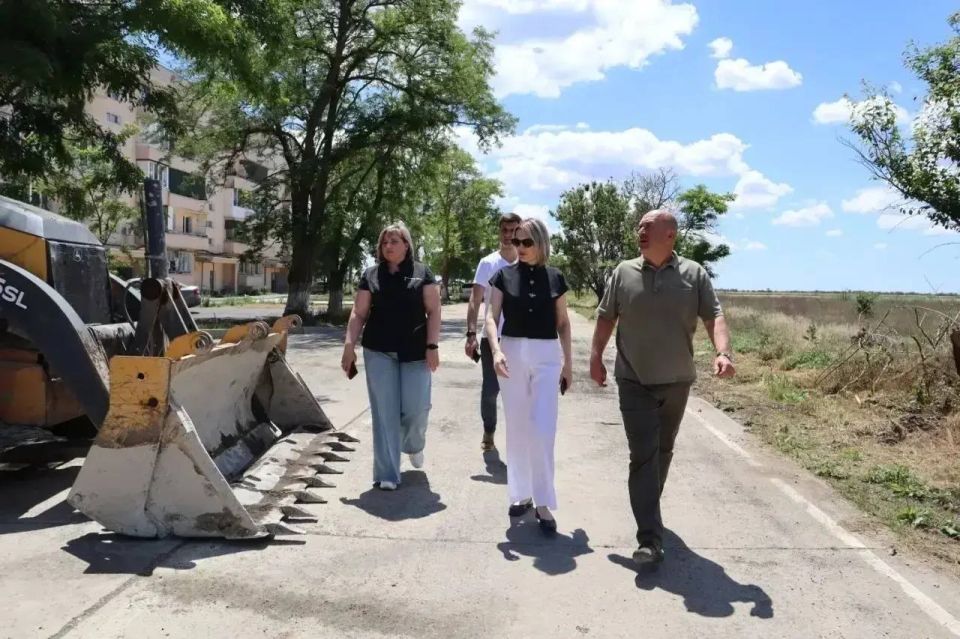 Глава администрации Джанкойского района Инна Федоренко совместно с заместителем Председателя Совета министров Республики Крым Михаилом Назаровым посетила ряд объектов на территории района
