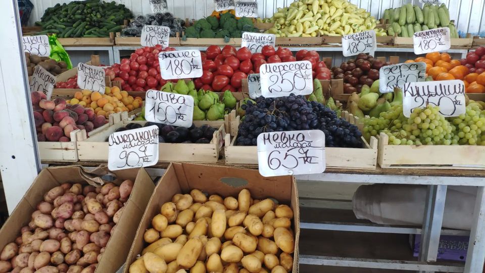 Привозные и местные ягоды - по одной цене: сколько стоят фрукты в Крыму в начале сезона Привозные и местные ягоды - по одной цене: сколько стоят фрукты в Крыму в начале сезона