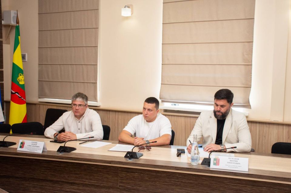 Шериф Османов: Встретился с родителями воспитанников муниципальной спортивной школы отделения художественной гимнастики г. Евпатория Шериф Османов: Встретился с родителями воспитанников муниципальной спортивной школы отделения художественной гимнастики г. Евпатория