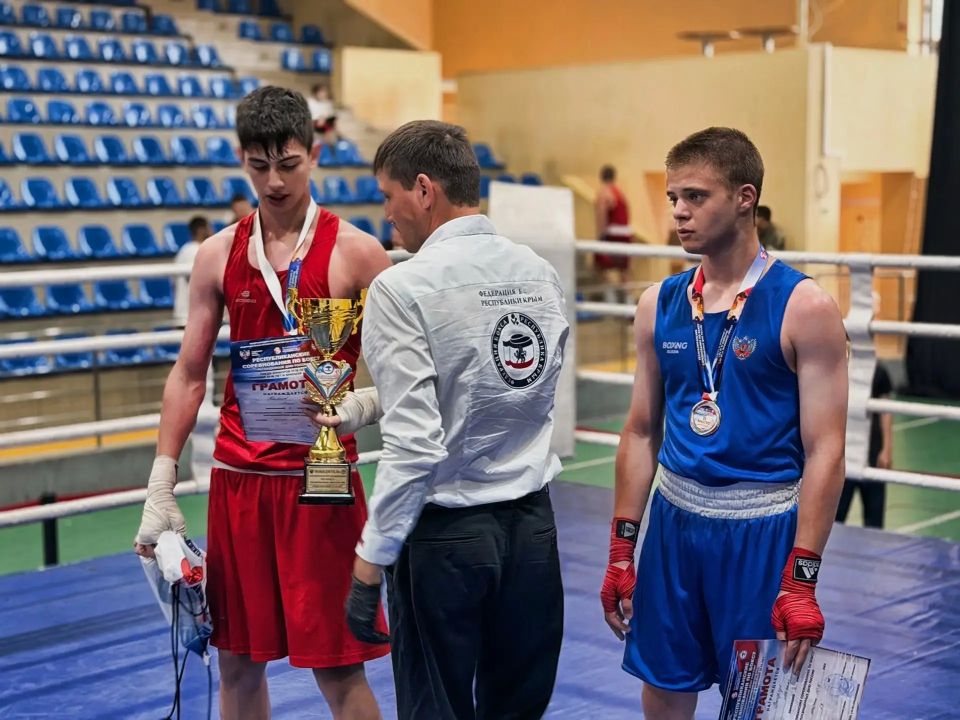 Завершились Республиканские соревнования по боксу, посвящённые Дню России среди юниоров 17-18 лет, юношей 15- 16 лет и юношей 13-14 лет Завершились Республиканские соревнования по боксу, посвящённые Дню России среди юниоров 17-18 лет, юношей 15- 16 лет и юношей 13-14 лет