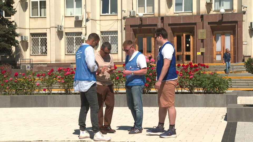 Под запретом. Надписи, ведущие к преступлению, закрашивают в Симферополе Под запретом. Надписи, ведущие к преступлению, закрашивают в Симферополе