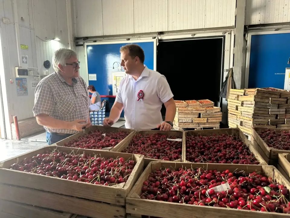 Антон Кравец: Сегодня поздравляем - Почетного гражданина Нижнегорского района, заслуженного работника агропромышленного комплекса Республики Крым - Корниенко Валентина Николаевича с 70-летним юбилеем Антон Кравец: Сегодня поздравляем - Почетного гражданина Нижнегорского района, заслуженного работника агропромышленного комплекса Республики Крым - Корниенко Валентина Николаевича с 70-летним юбилеем
