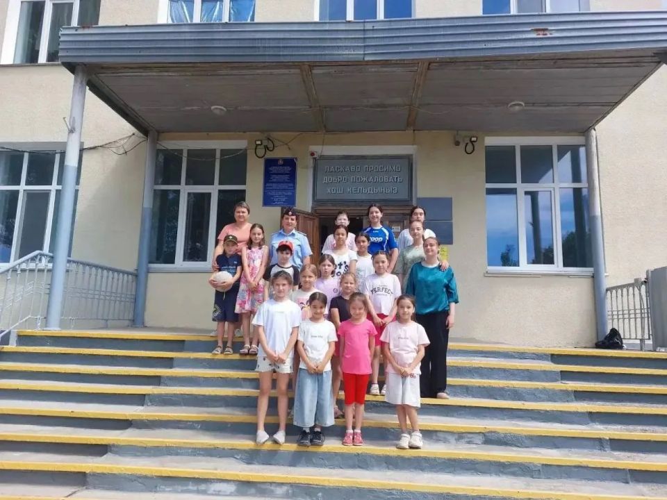 Транспортные полицейские Керчи напомнили школьникам о безопасности в период летних каникул