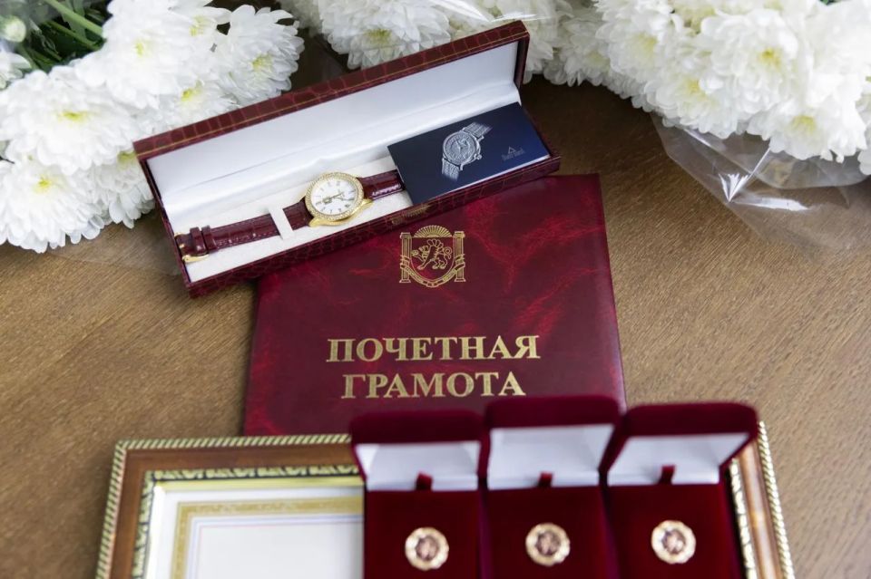 Сергей Аксёнов вручил награды крымским медикам в преддверии профессионального праздника Сергей Аксёнов вручил награды крымским медикам в преддверии профессионального праздника