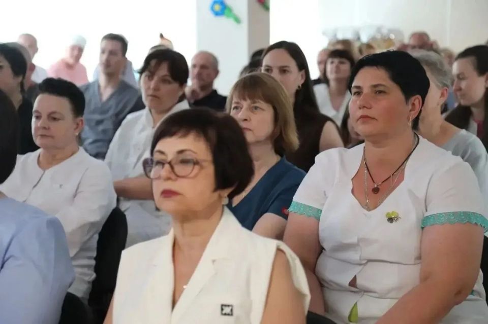Галина Огнёва: В преддверии Дня медицинского работника в Алуштинской центральной районной больнице прошла торжественная церемония награждения тех, чей профессионализм и самоотверженность ежедневно спасают жизни и дарят... Галина Огнёва: В преддверии Дня медицинского работника в Алуштинской центральной районной больнице прошла торжественная церемония награждения тех, чей профессионализм и самоотверженность ежедневно спасают жизни и дарят...