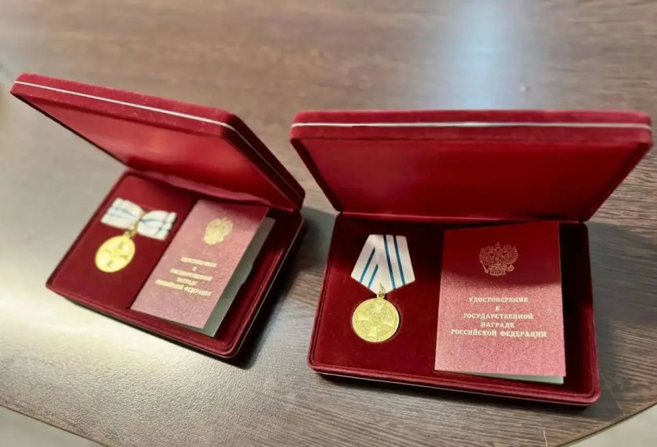 Многодетную семью из города Саки наградили медалью ордена «Родительская слава» Многодетную семью из города Саки наградили медалью ордена «Родительская слава»