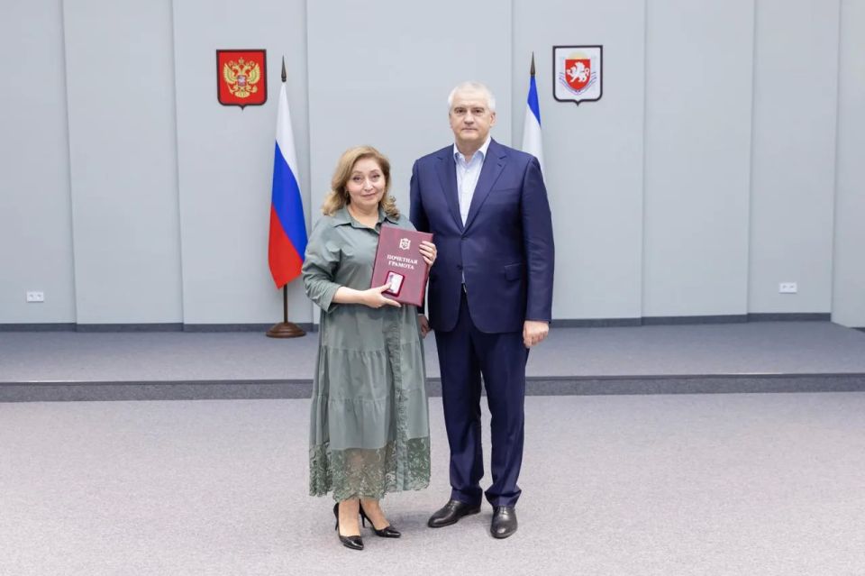Крымским медикам вручили награды в преддверии профессионального праздника Крымским медикам вручили награды в преддверии профессионального праздника