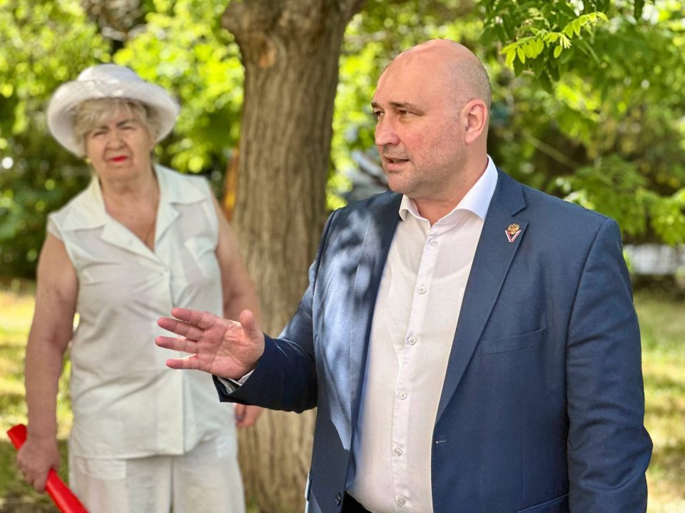 Владимир Немцев: Встретился с жителями дома по улице Авдеева чтобы проверить ход работ по монтажу наружного освещения Владимир Немцев: Встретился с жителями дома по улице Авдеева чтобы проверить ход работ по монтажу наружного освещения