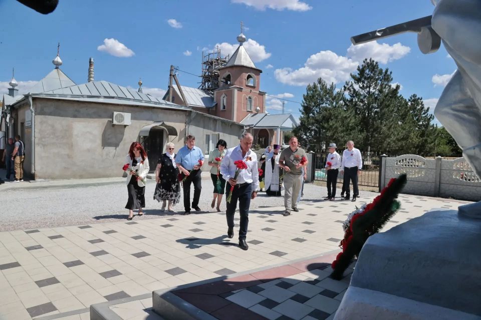 В посёлке Раздольное завершили реставрацию памятного знака на Братской могиле В посёлке Раздольное завершили реставрацию памятного знака на Братской могиле