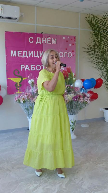 В преддверии профессионального праздника в Судаке наградили медицинских работников округа В преддверии профессионального праздника в Судаке наградили медицинских работников округа