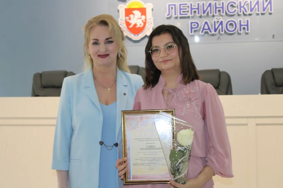 Когда мы говорим «медицинский работник», перед глазами встает целая вселенная: от уверенной руки хирурга до доброй улыбки медсестры, от скорости бригады скорой помощи до кропотливого труда лаборантов Когда мы говорим «медицинский работник», перед глазами встает целая вселенная: от уверенной руки хирурга до доброй улыбки медсестры, от скорости бригады скорой помощи до кропотливого труда лаборантов