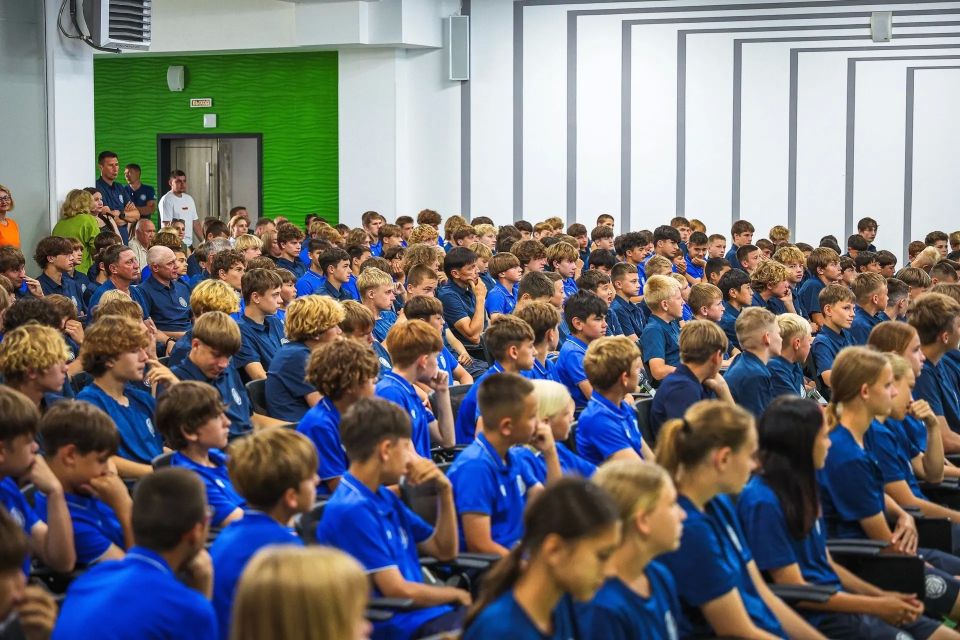 В Евпатории подвели итоги футбольного сезона Академии футбола Крыма В Евпатории подвели итоги футбольного сезона Академии футбола Крыма