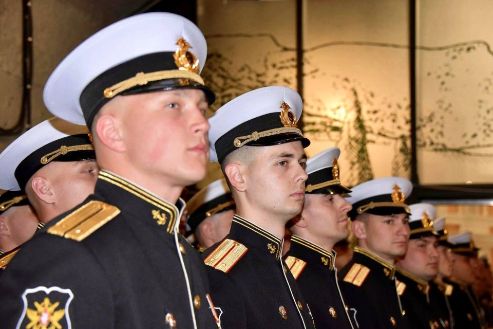 Владимир Немцев: Сегодня в Черноморском высшем военно-морском орденов Нахимова и Красной Звезды училище имени П.С. Нахимова состоялся 76-й выпуск офицеров и мичманов Владимир Немцев: Сегодня в Черноморском высшем военно-морском орденов Нахимова и Красной Звезды училище имени П.С. Нахимова состоялся 76-й выпуск офицеров и мичманов