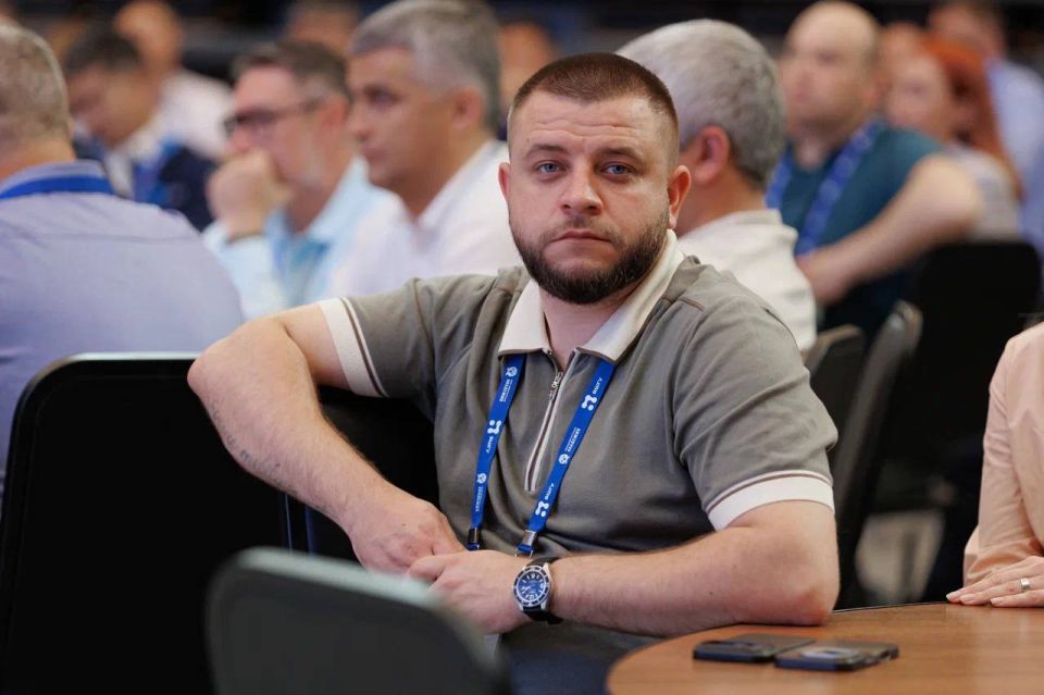 Кирилл Чебышев: С большим удовольствием сообщаю, что завершил обучение по программе развития муниципального кадрового управленческого резерва «Школа мэров» Высшей школы государственного управления Президентской академии Кирилл Чебышев: С большим удовольствием сообщаю, что завершил обучение по программе развития муниципального кадрового управленческого резерва «Школа мэров» Высшей школы государственного управления Президентской академии