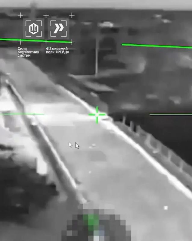 Удары украинских дронов по мосту через Северо-Крымский канал возле села Воинка в Крыму Удары украинских дронов по мосту через Северо-Крымский канал возле села Воинка в Крыму