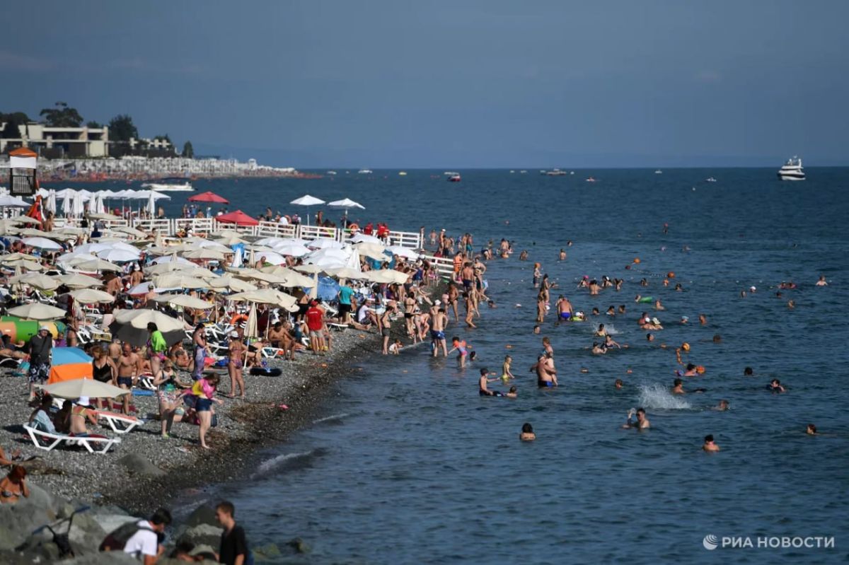 Самые популярные среди россиян направления для идеального отпуска внутри страны – Сочи и Адлер (9%), а также Крым (8%), за рубежом – Турция (11%), Италия (10%) и Таиланд (7%), выяснили для РИА Новости аналитики SuperJob