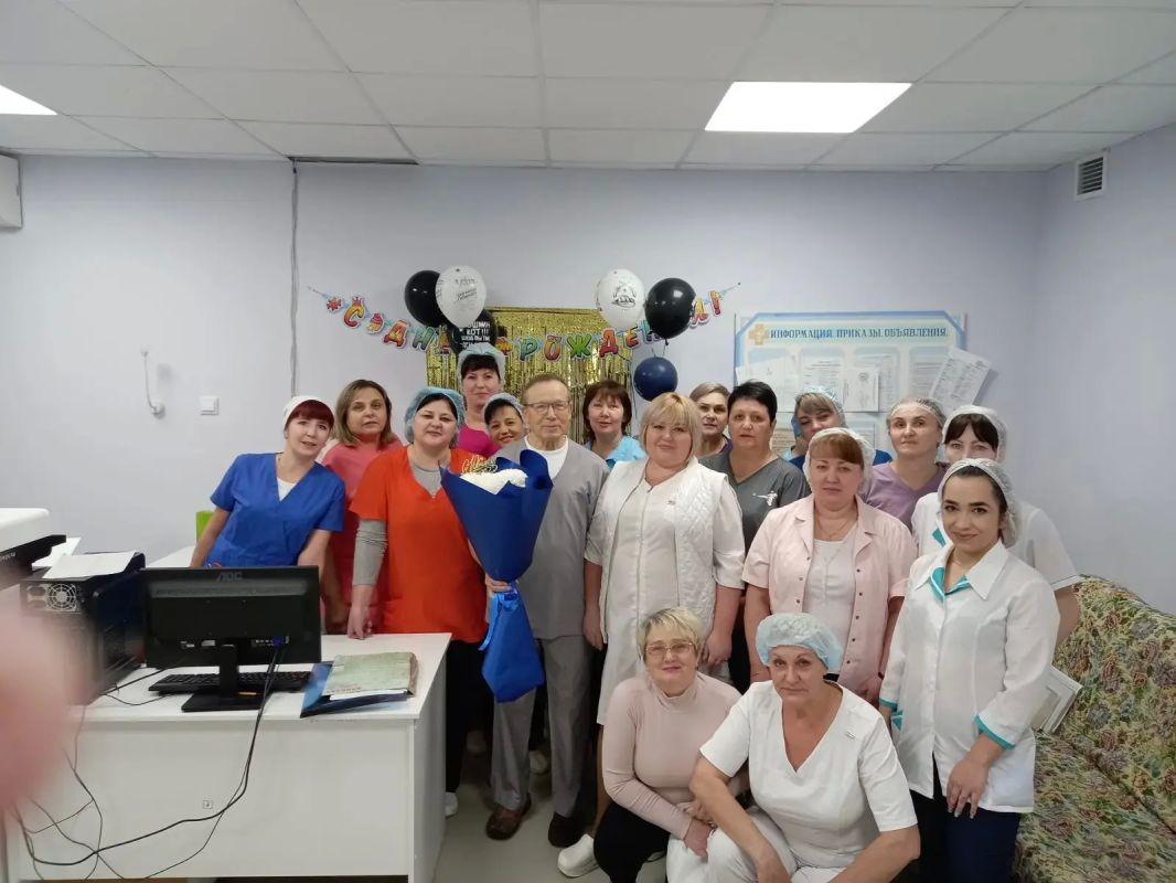 Уважаемые медицинские работники, бывшие, настоящий и будущие! Уважаемые медицинские работники, бывшие, настоящий и будущие!