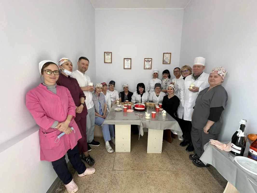 Уважаемые медицинские работники, бывшие, настоящий и будущие! Уважаемые медицинские работники, бывшие, настоящий и будущие!